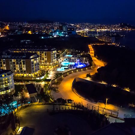Ramada Resort Kusadasi & Golf Esterno foto Aerial view of the resort at night