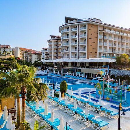 Ramada Resort Kusadasi & Golf Esterno foto