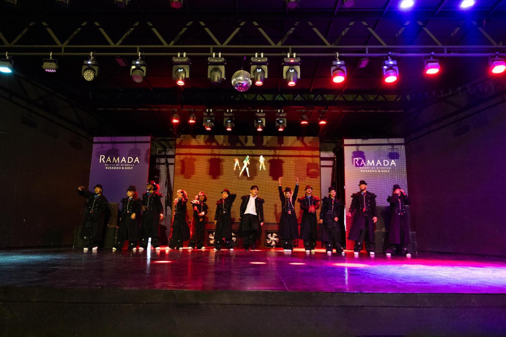 Ramada Resort Kusadasi & Golf Esterno foto The stage of the hotel's theatre