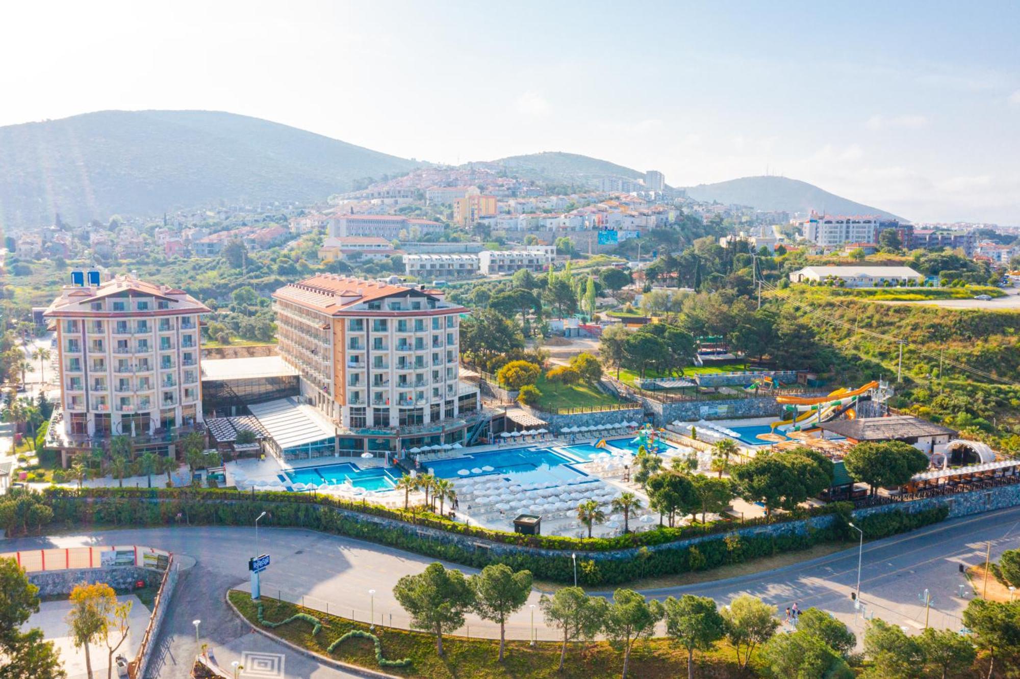 Ramada Resort Kusadasi & Golf Esterno foto Adalya Resort