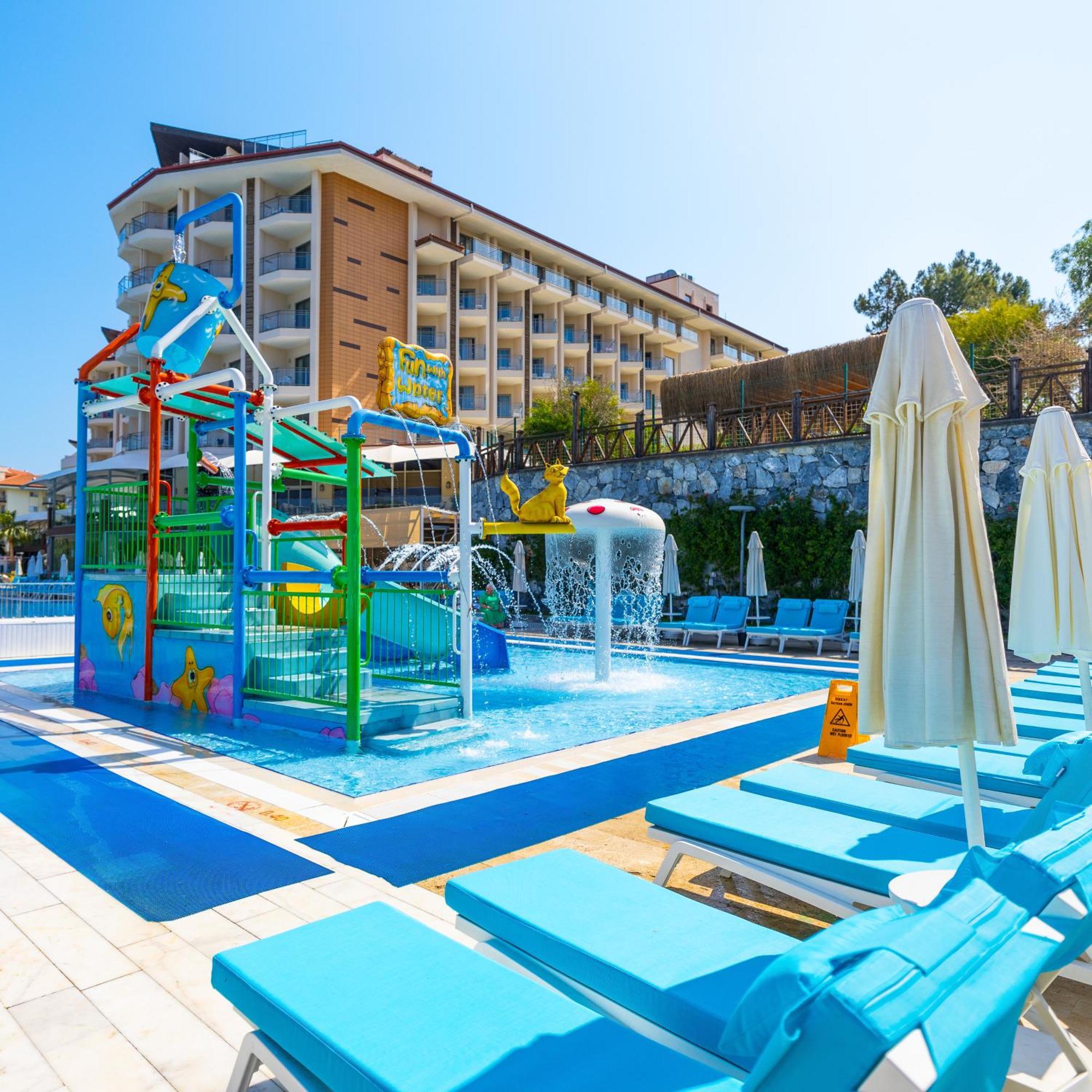 Ramada Resort Kusadasi & Golf Esterno foto