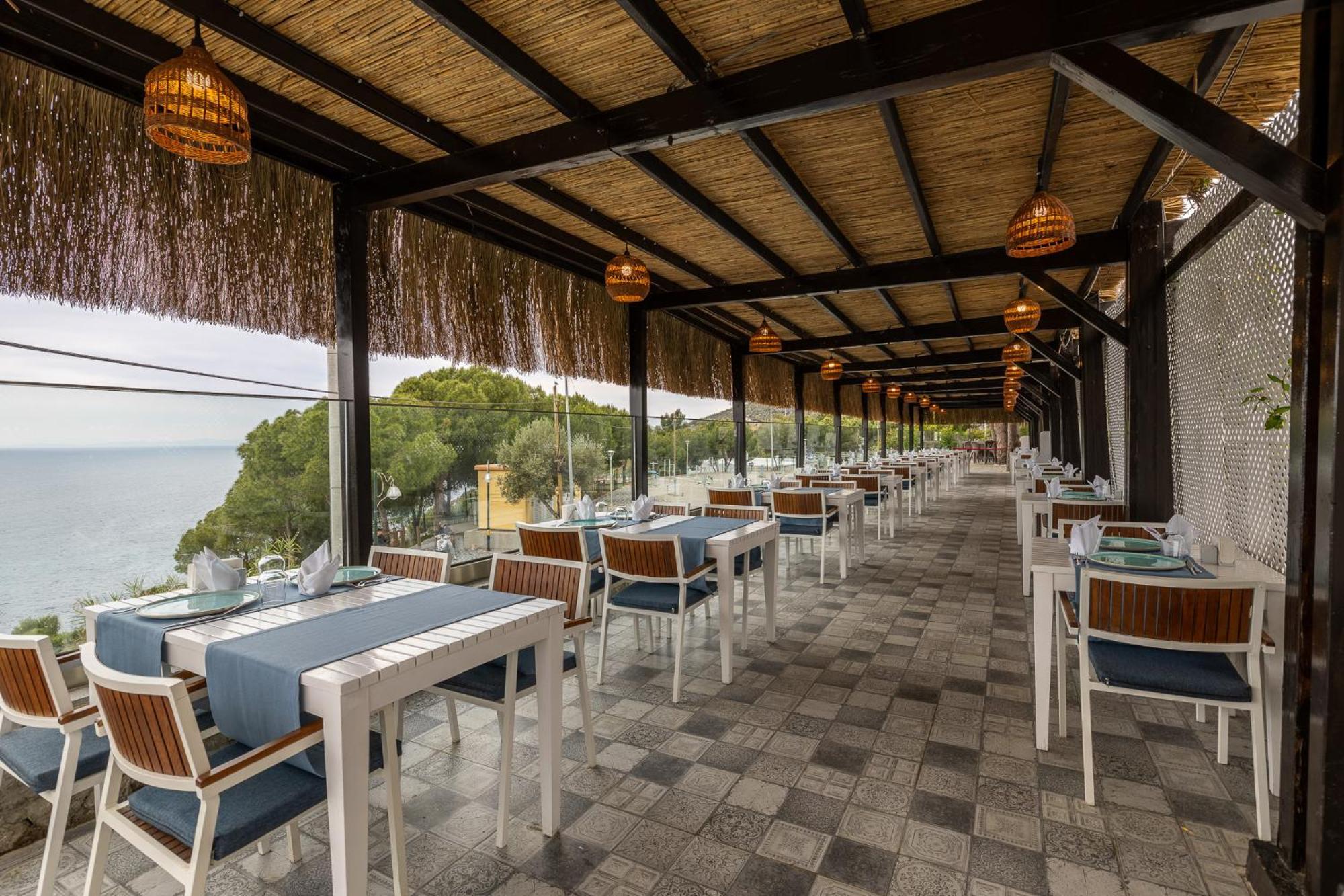 Ramada Resort Kusadasi & Golf Esterno foto Restaurant